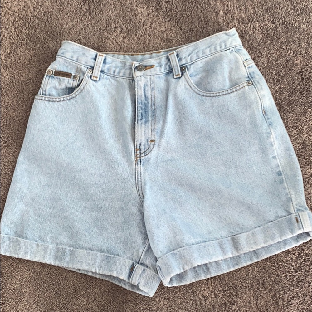 Vintage Calvin Klein light wash Jean shorts sz9/10